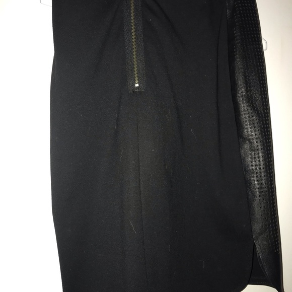 Summer blow out $20! Danier genuine leather skirt size 4 - Picture 6 of 7